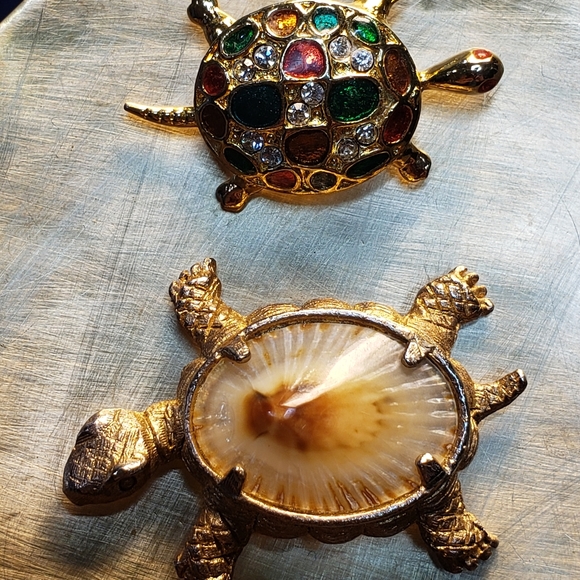 Two Vintage Turtle Brooch Pins - Picture 16 of 16
